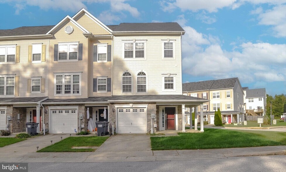 45571 Catalina Ln in California, MD - Building Photo