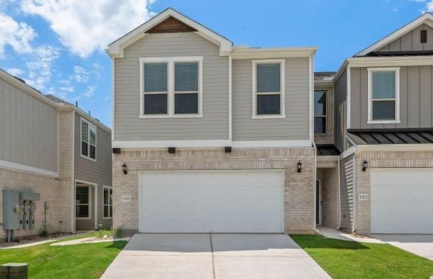property at 2725 Woodall Dr
