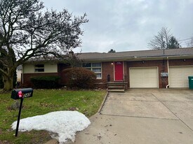 245 Winchester Rd in Fairlawn, OH - Building Photo