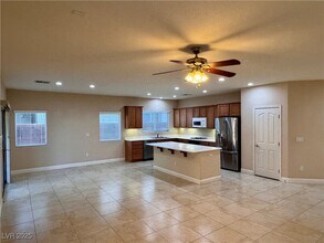 1052 Chestnut Chase St in Las Vegas, NV - Building Photo - Building Photo