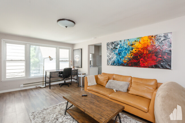6427 N Hermitage Ave, Unit 2F in Chicago, IL - Building Photo - Building Photo