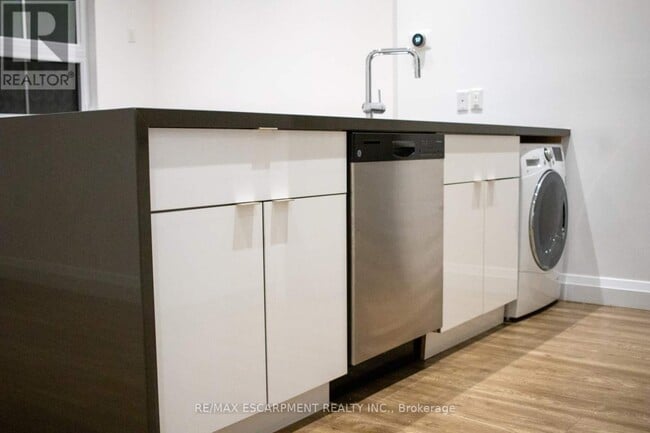 220 Dundurn St S in Hamilton, ON - Building Photo - Building Photo