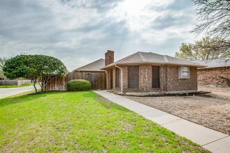 2448 Ridgestone Dr in Dallas, TX - Building Photo - Building Photo