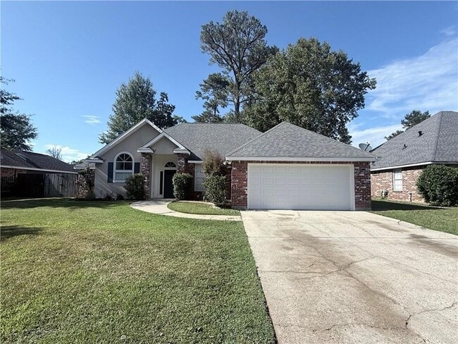 1245 Sycamore Pl in Mandeville, LA - Foto de edificio - Building Photo