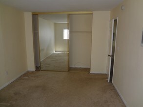 1075 Agate St-Unit -Unit C in San Diego, CA - Foto de edificio - Building Photo