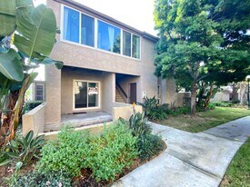 16911 Bluewater Ln in Huntington Beach, CA - Building Photo