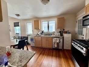 185 Powder House Blvd, Unit 2 in Somerville, MA - Foto de edificio - Building Photo