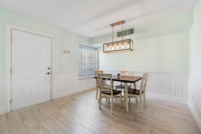 123 Yacht Club Way in Hypoluxo, FL - Foto de edificio - Building Photo