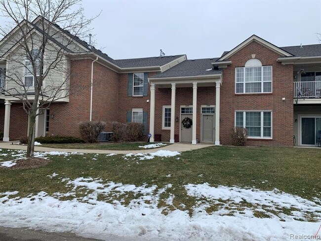 12208 Chesapeake Cir in Walled Lake, MI - Building Photo - Building Photo