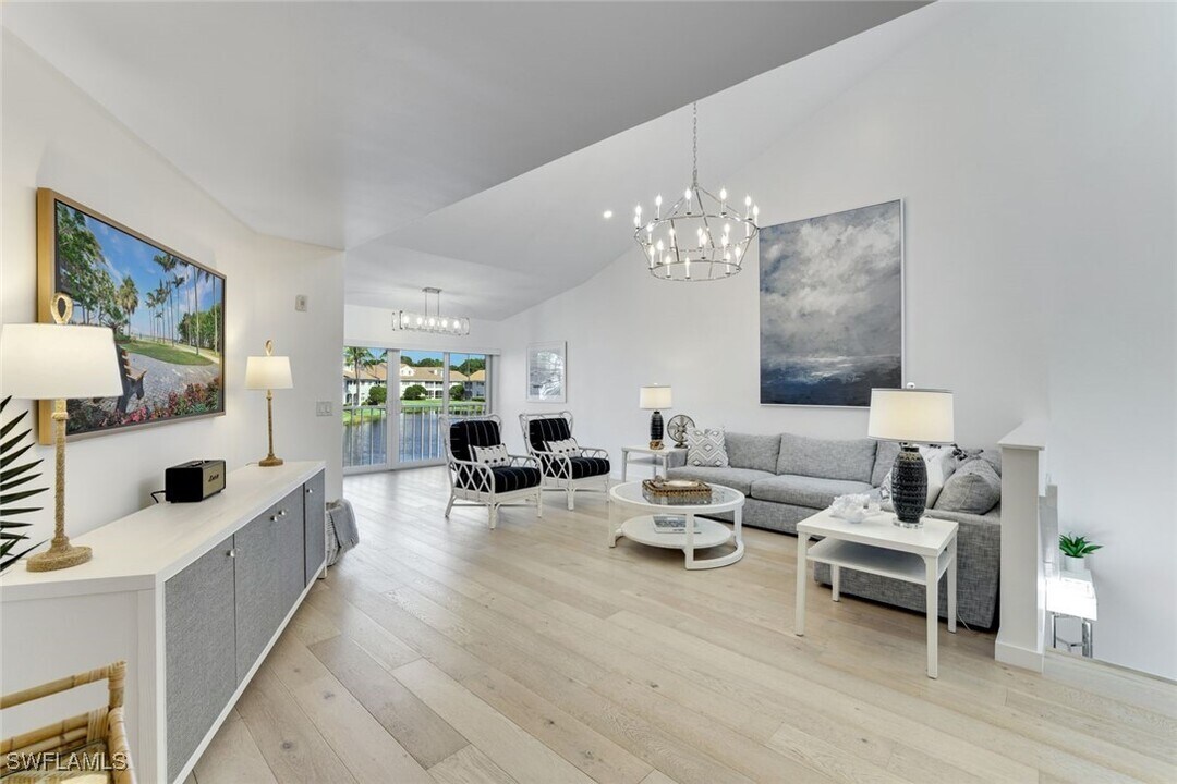 8345 Excalibur Cir in Naples, FL - Building Photo