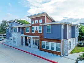 3300 Oak Creek Dr, Unit 0711 in Austin, TX - Building Photo