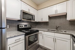 Hickory Creek Apartment and Townhomes