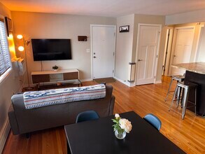 47 Lafayette Ave NE, Unit 202 FULLY FURNISHED in Grand Rapids, MI - Building Photo - Building Photo