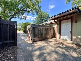 2103 E 16th St in Austin, TX - Building Photo
