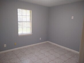 1867 Florida Dr-Unit -42 in Seabrook, TX - Building Photo - Building Photo
