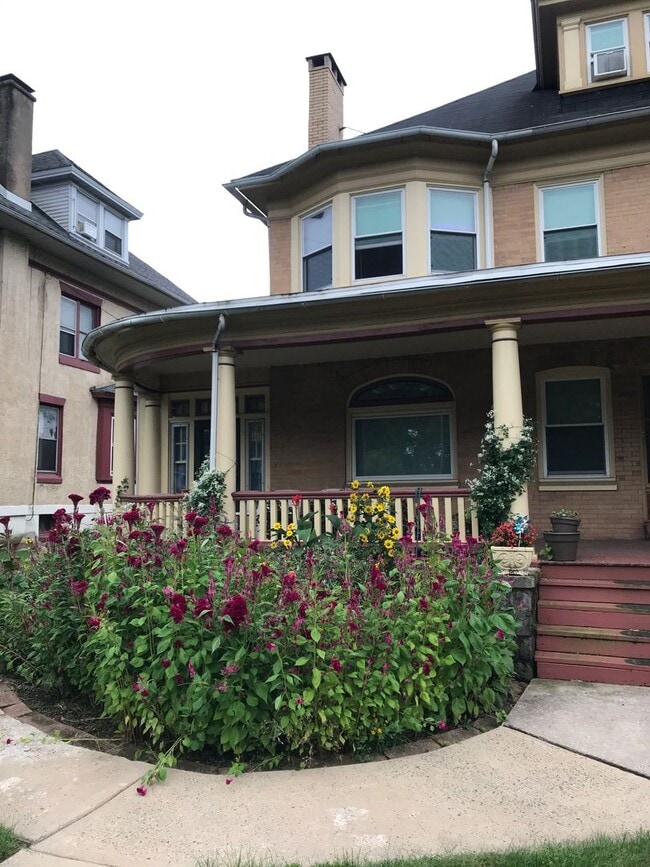 1242 E High St in Pottstown, PA - Building Photo - Building Photo