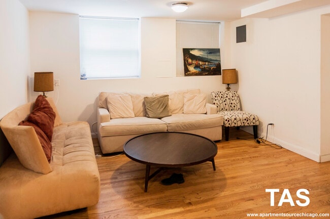 631 W Arlington Pl, Unit G in Chicago, IL - Foto de edificio - Building Photo