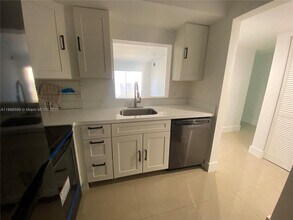 3700 NW 21st St in Lauderdale Lakes, FL - Building Photo - Building Photo
