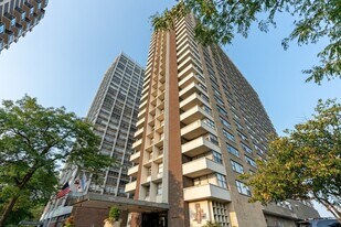 6157 N Sheridan Rd, Unit 8D in Chicago, IL - Building Photo