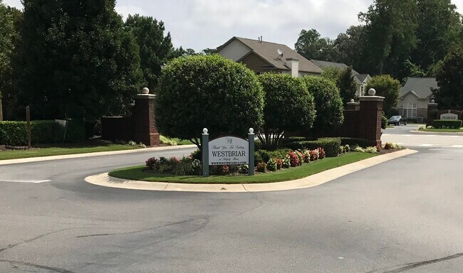5312 Hayton Way in Virginia Beach, VA - Foto de edificio - Building Photo