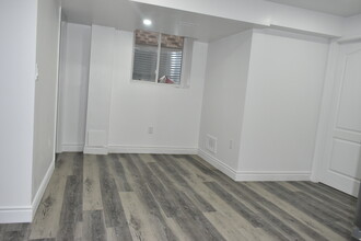 87 Monarch Woods Dr in Kitchener, ON - Building Photo - Building Photo