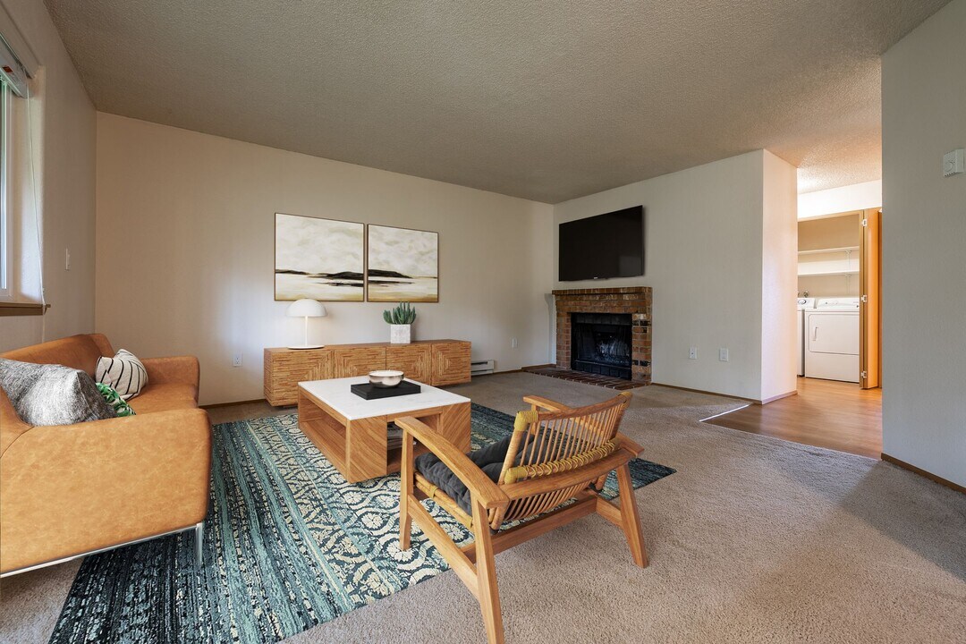 Scandia Knolls Apartments in Poulsbo, WA - Building Photo