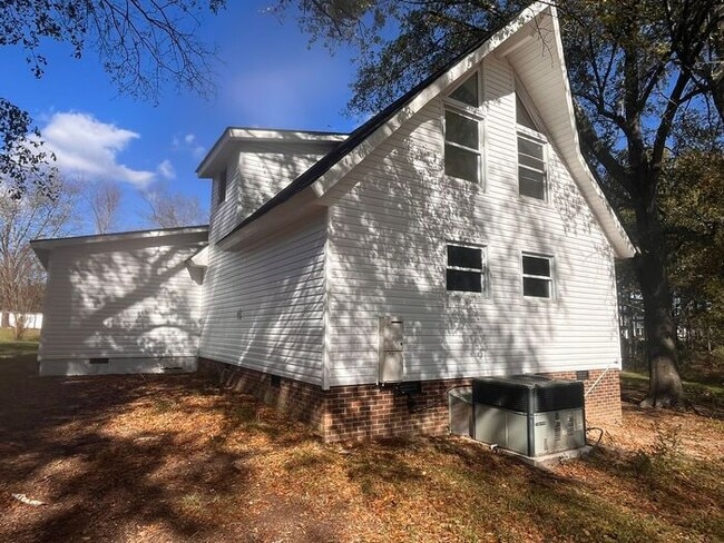 2135 Turnpike Rd in Raeford, NC - Building Photo - Building Photo