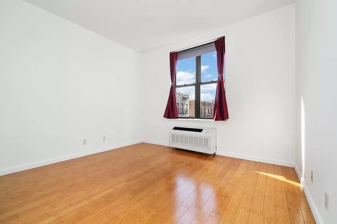 504 W 136th St in New York, NY - Building Photo