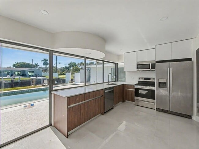 1940 NW 32nd St in Oakland Park, FL - Building Photo - Building Photo