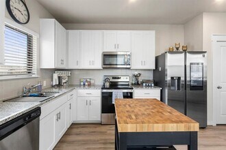 283 Fieldwood Dr in Buda, TX - Building Photo - Building Photo