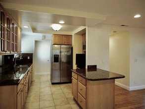 1367 Oslo Ln in San Jose, CA - Foto de edificio - Building Photo