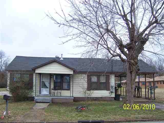 136 Gates St in Jackson, TN - Building Photo