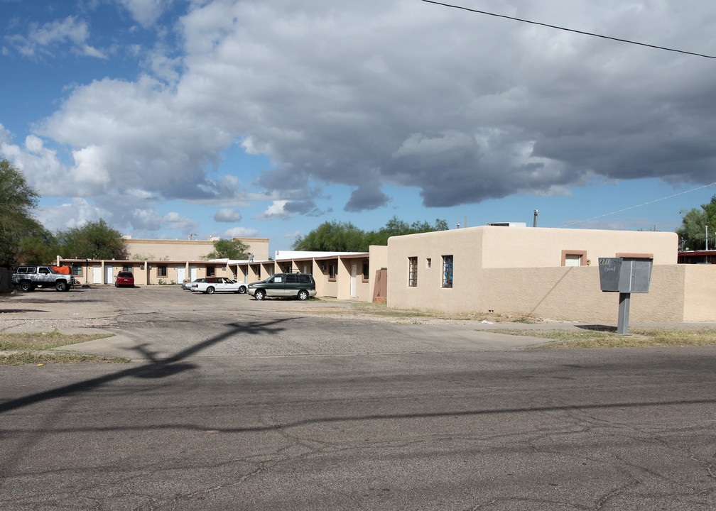 2719 N Estrella Ave in Tucson, AZ - Foto de edificio