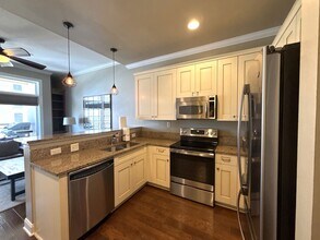 230 S Tryon St in Charlotte, NC - Building Photo - Building Photo