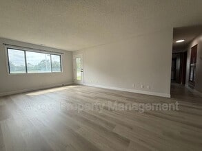 2330 N 44th St in Lincoln, NE - Foto de edificio - Building Photo