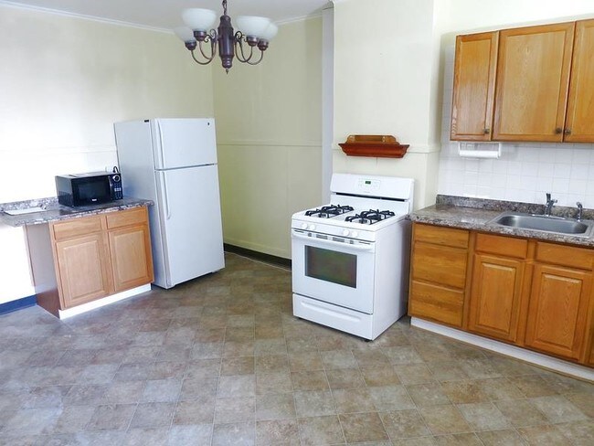 13 Bristol St, Unit 1 in Cambridge, MA - Foto de edificio - Building Photo