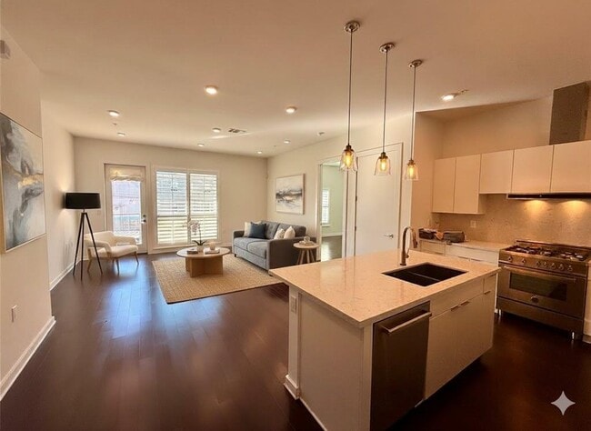 property at 207 W Johanna St