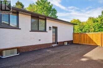 75 Britten Close in Hamilton, ON - Building Photo - Building Photo