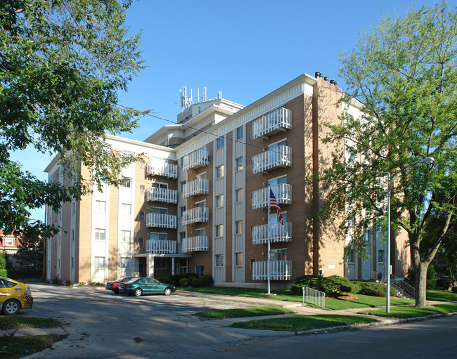 500 S 37th St in Omaha, NE - Foto de edificio - Building Photo