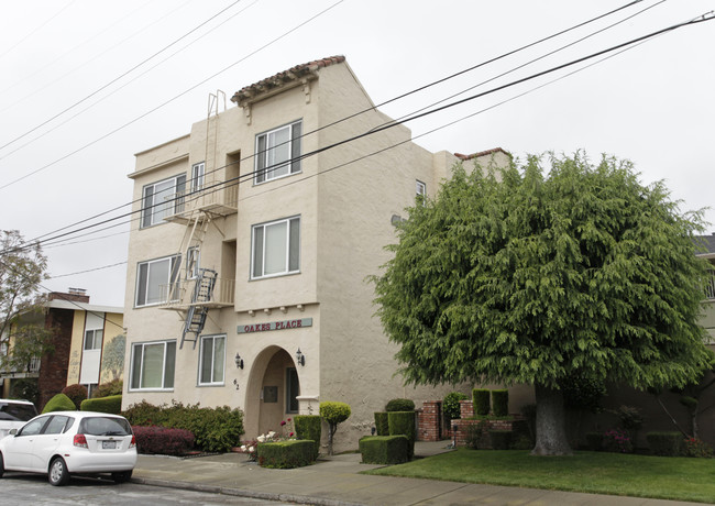 Oakes Place in San Leandro, CA - Foto de edificio - Building Photo