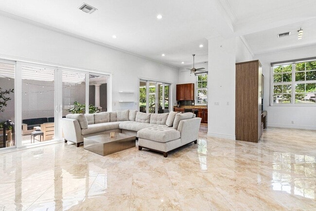 4023 NW 58th St in Boca Raton, FL - Building Photo - Building Photo