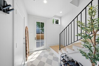 5437 Darling St in Houston, TX - Foto de edificio - Building Photo
