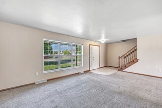 156 Cavil Way in De Pere, WI - Building Photo - Building Photo