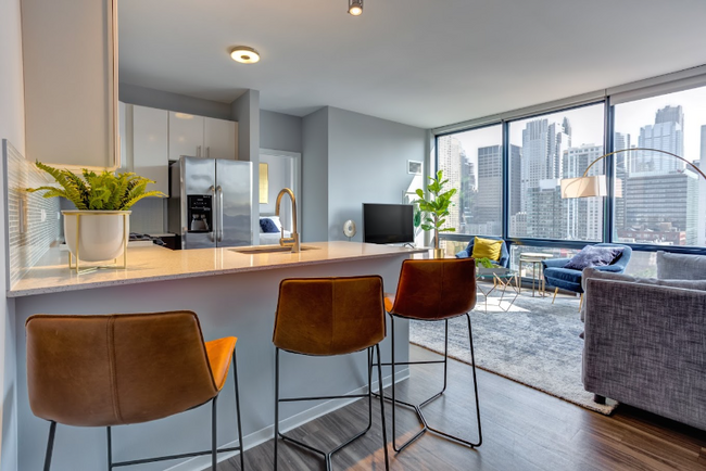101 S Halsted St in Chicago, IL - Building Photo - Building Photo
