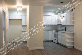 8020 E Thomas Rd in Scottsdale, AZ - Building Photo - Building Photo