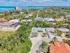 307 Avenida De Paradisio in Siesta Key, FL - Building Photo - Building Photo
