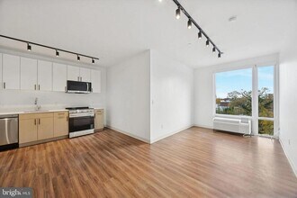 4240 Chestnut St in Philadelphia, PA - Building Photo - Building Photo