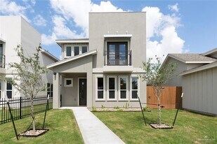 17 N 15th St in McAllen, TX - Building Photo