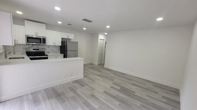 618 SW 14th Terrace in Fort Lauderdale, FL - Building Photo - Building Photo