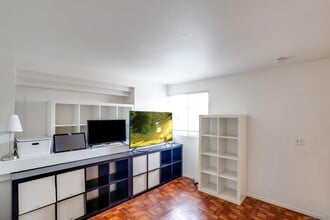 7305 Calle Cristobal in San Diego, CA - Building Photo - Building Photo